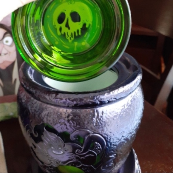 SCENTSY WARMER VILLIANS WITH WAX BOX - Picture 6 of 6